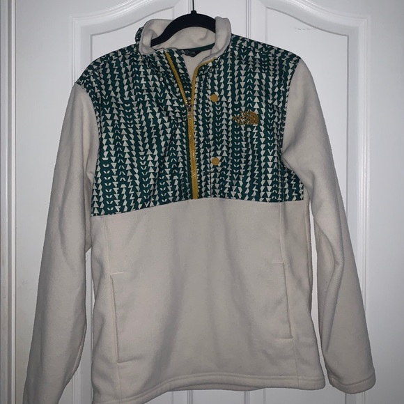 🌊 North face pullover sweater! - Picture 2 of 5